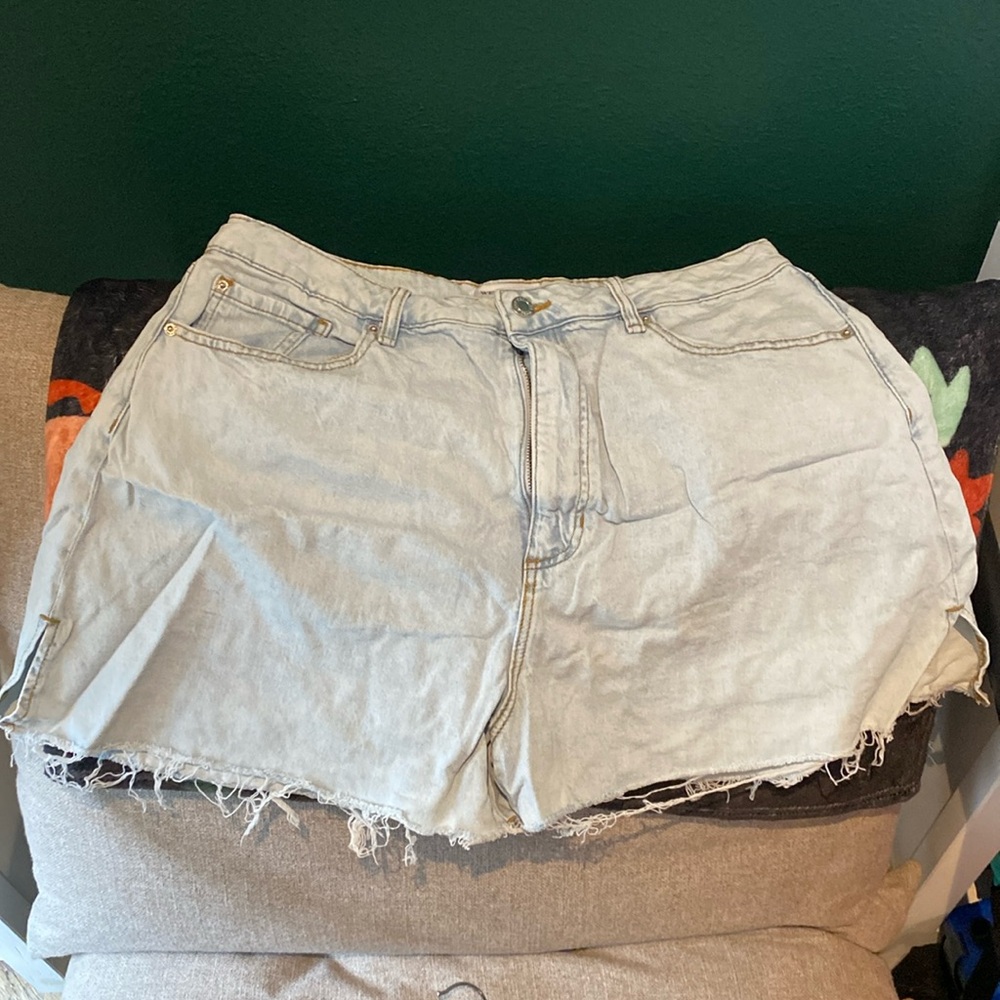 Wide leg jean short